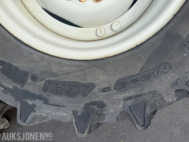 الآلات الزراعية Maxam 480/65R24 Traktordekk på felg: صورة 8