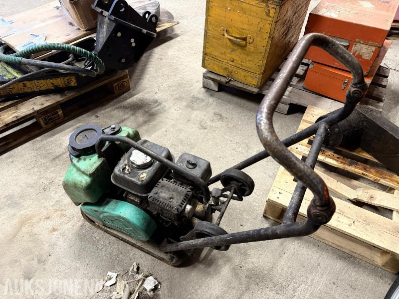 مدحلة Mikasa Vibroplate / platekomprimator – bensindrevet: صورة 6