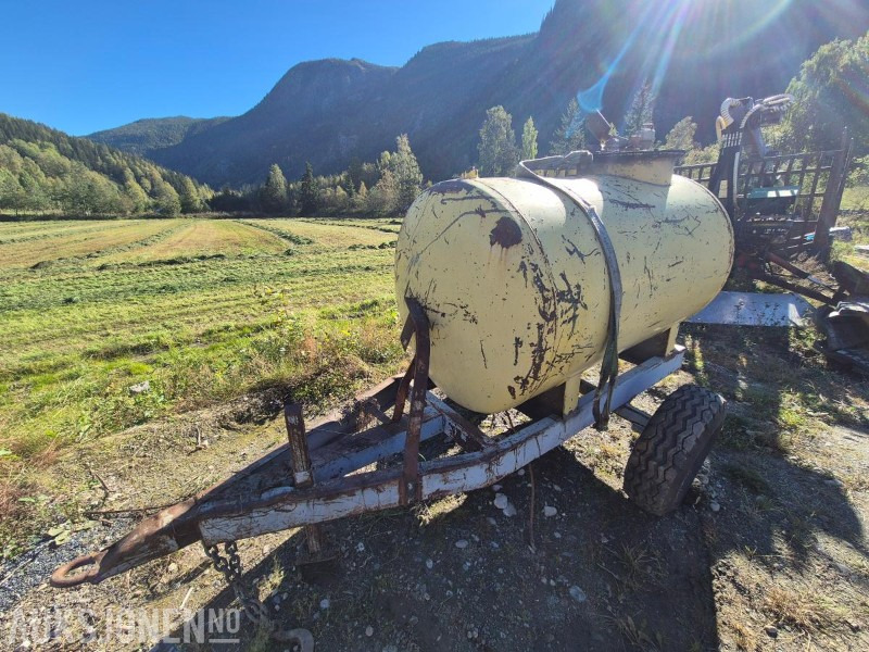 Mobil Dieseltank med hjulgang ca 1400 l - معدات البناء: صورة 1 Mobil Dieseltank med hjulgang ca 1400 l - معدات البناء: صورة 1