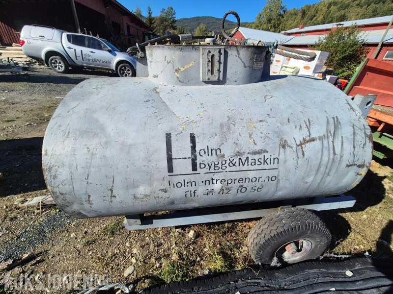 Mobil Dieseltank med hjulgang ca 1900 l - معدات البناء: صورة 4 Mobil Dieseltank med hjulgang ca 1900 l - معدات البناء: صورة 4