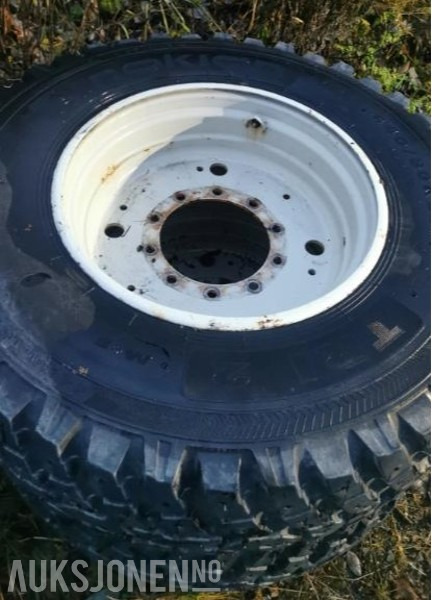Nokian tri2 vinterhjul på felg - جرار: صورة 4 Nokian tri2 vinterhjul på felg - جرار: صورة 4