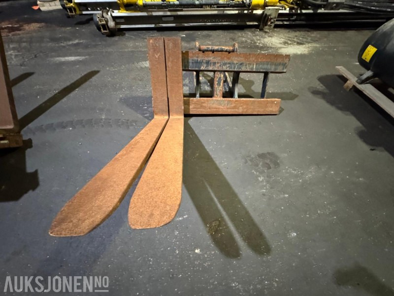 Pallegafler med S60 feste - ملحق - آلات البناء: صورة 2 Pallegafler med S60 feste - ملحق - آلات البناء: صورة 2