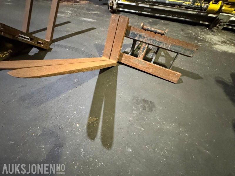 Pallegafler med S60 feste - ملحق - آلات البناء: صورة 3 Pallegafler med S60 feste - ملحق - آلات البناء: صورة 3