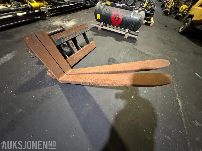 Pallegafler med S60 feste - ملحق - آلات البناء: صورة 1 Pallegafler med S60 feste - ملحق - آلات البناء: صورة 1