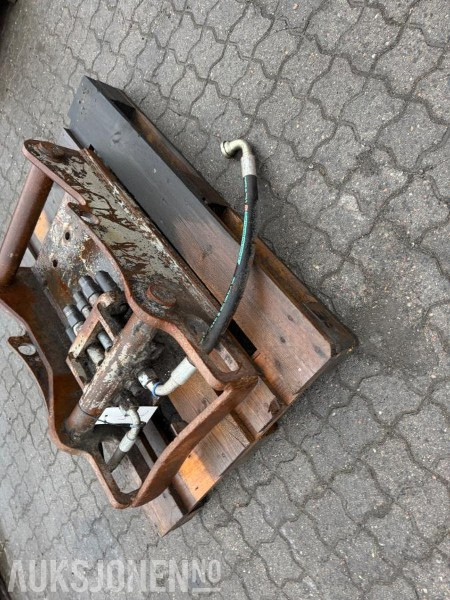 S70 feste med OilQuick - ملحق - آلات البناء: صورة 1 S70 feste med OilQuick - ملحق - آلات البناء: صورة 1