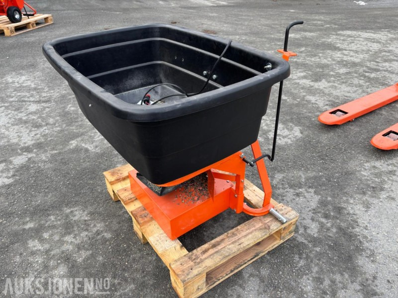 Sandspreder til traktor. 3punktfeste. Prototype - الآلات الزراعية: صورة 3 Sandspreder til traktor. 3punktfeste. Prototype - الآلات الزراعية: صورة 3