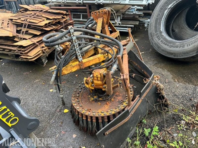 Sidekost Med Trima feste - ملحق - آلات البناء: صورة 3 Sidekost Med Trima feste - ملحق - آلات البناء: صورة 3