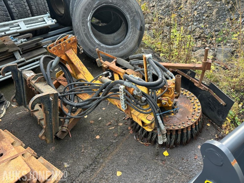 Sidekost Med Trima feste - ملحق - آلات البناء: صورة 1 Sidekost Med Trima feste - ملحق - آلات البناء: صورة 1