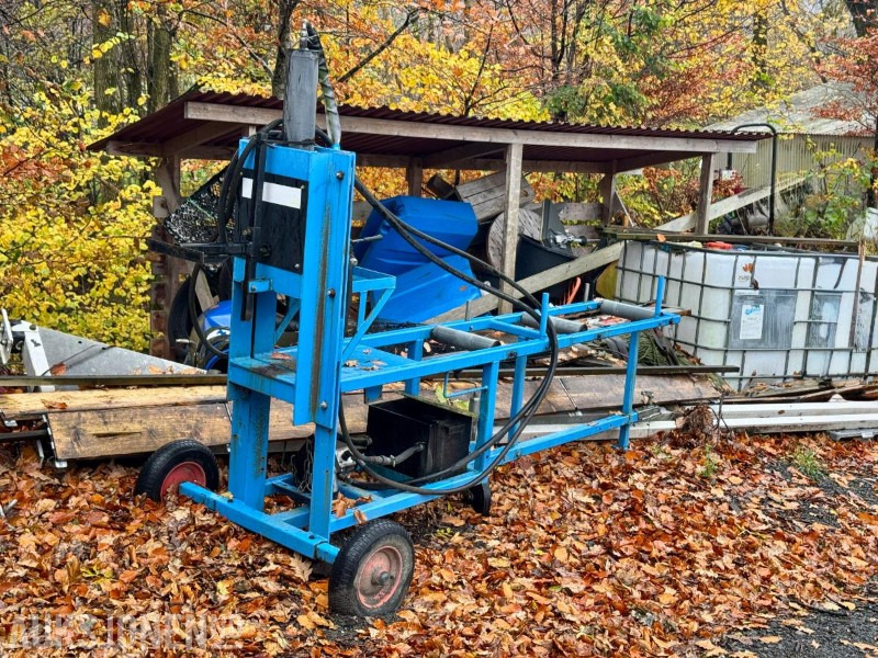 Svedbro Smida AB Vedklipper - Kløyvemaskin - الآلات الزراعية: صورة 2 Svedbro Smida AB Vedklipper - Kløyvemaskin - الآلات الزراعية: صورة 2