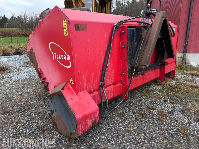 Tokvam selvlastende sandstrøer SMA 1600 - Strøbredde ca 2300 mm - Triangelkobling - 1600 L - الآلات الزراعية: صورة 1 Tokvam selvlastende sandstrøer SMA 1600 - Strøbredde ca 2300 mm - Triangelkobling - 1600 L - الآلات الزراعية: صورة 1