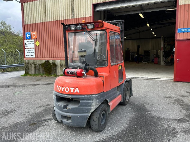 Toyota Gaffeltruck - معدات المناولة: صورة 5 Toyota Gaffeltruck - معدات المناولة: صورة 5