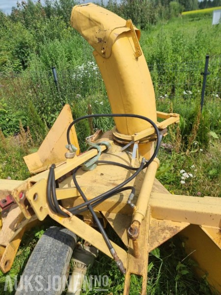 Traktor Snøfres 3 punkter feste med hydraulisk utkast - الآلات الزراعية: صورة 2 Traktor Snøfres 3 punkter feste med hydraulisk utkast - الآلات الزراعية: صورة 2