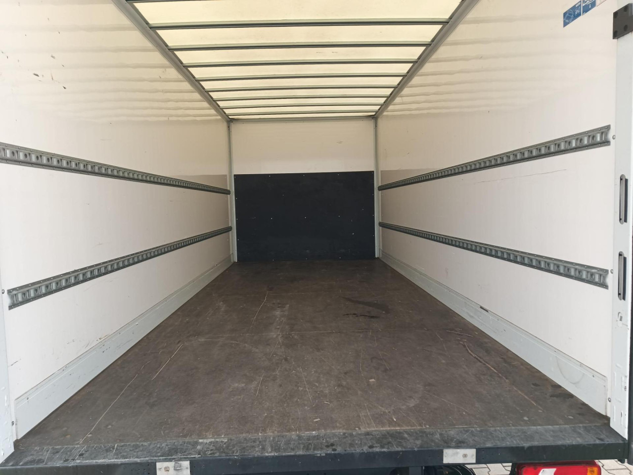 شاحنة مغلقة الصندوق IVECO Daily 70C18A8: صورة 6