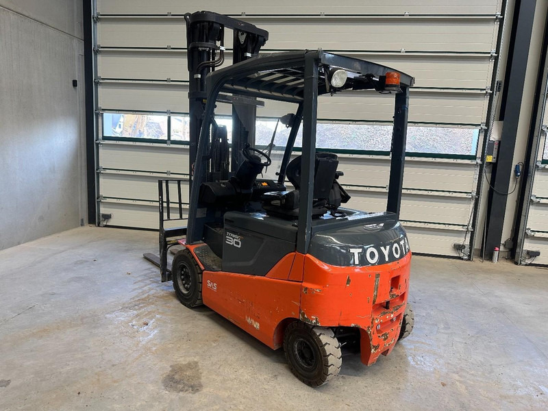 Toyota 8 FBMKT 30 3 ton lifting capacity - رافعة شوكية كهربائية: صورة 2 Toyota 8 FBMKT 30 3 ton lifting capacity - رافعة شوكية كهربائية: صورة 2