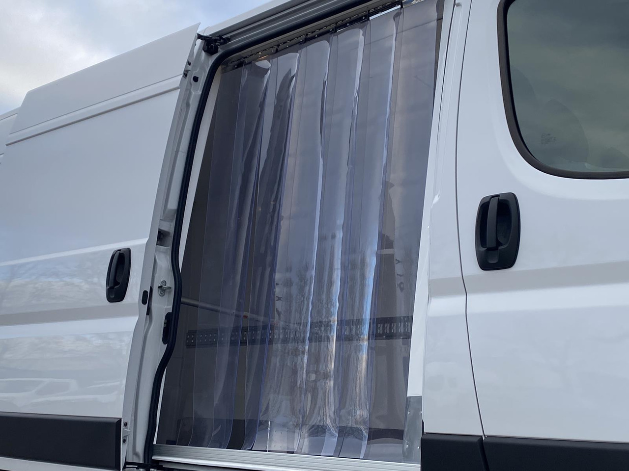 FIAT DUCATO L3H2 180PS BASE HEAVY / FRISCHDIENST + XARIOS 300 12-380V + Heizung - شاحنة مُبرّدة للتوصيل: صورة 5 FIAT DUCATO L3H2 180PS BASE HEAVY / FRISCHDIENST + XARIOS 300 12-380V + Heizung - شاحنة مُبرّدة للتوصيل: صورة 5