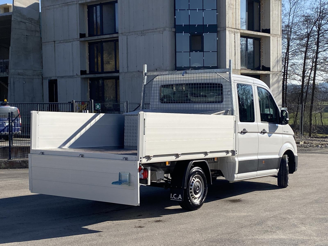 MAN TGE 3.180 DOKA 1+6 3640MM | OFFENE PRITSCHE + ALU KOFFER AUF DER PRITSCHE - شاحنة مفتوحة: صورة 1 MAN TGE 3.180 DOKA 1+6 3640MM | OFFENE PRITSCHE + ALU KOFFER AUF DER PRITSCHE - شاحنة مفتوحة: صورة 1