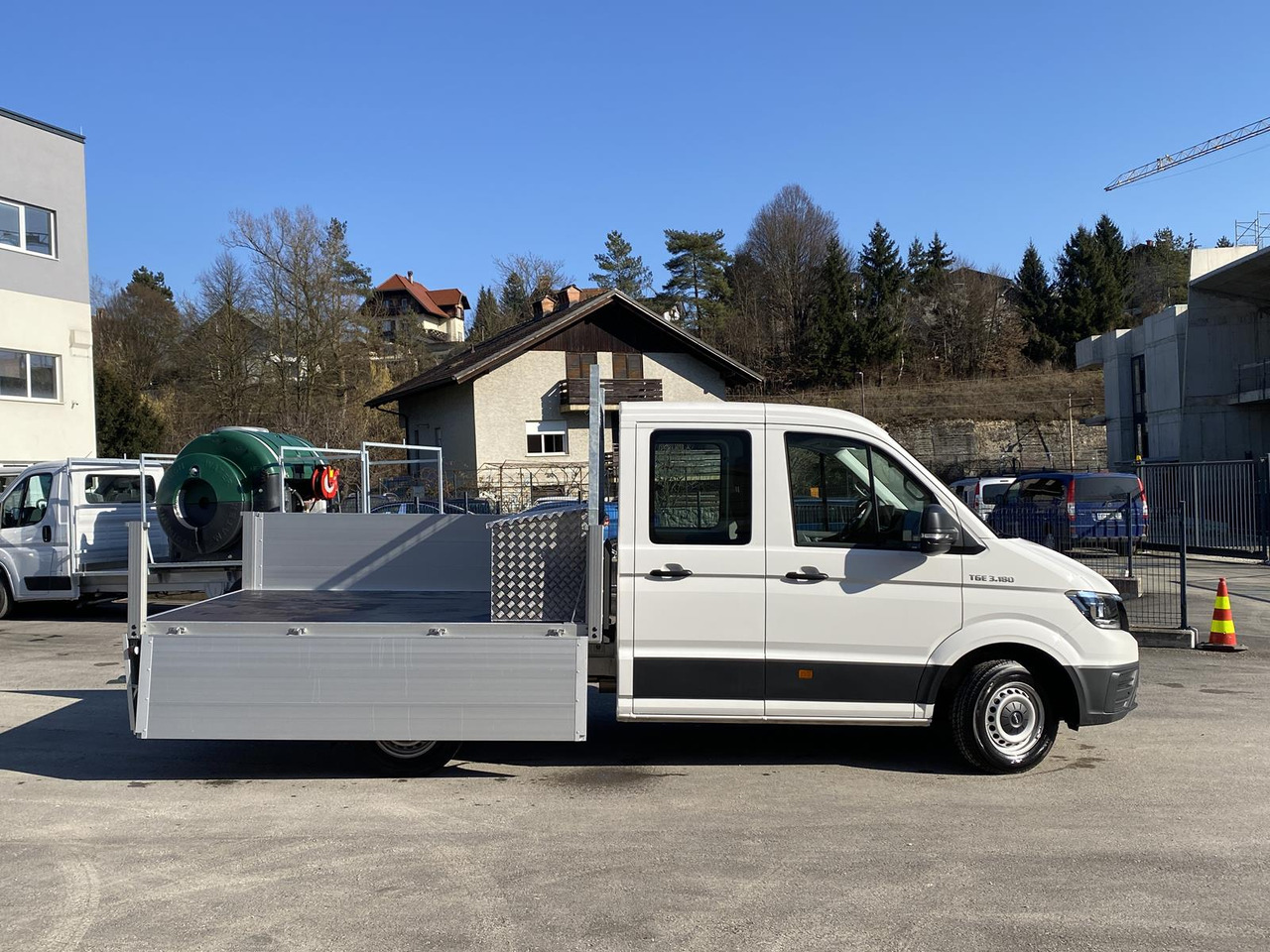 MAN TGE 3.180 DOKA 1+6 3640MM | OFFENE PRITSCHE + ALU KOFFER AUF DER PRITSCHE - شاحنة مفتوحة: صورة 3 MAN TGE 3.180 DOKA 1+6 3640MM | OFFENE PRITSCHE + ALU KOFFER AUF DER PRITSCHE - شاحنة مفتوحة: صورة 3