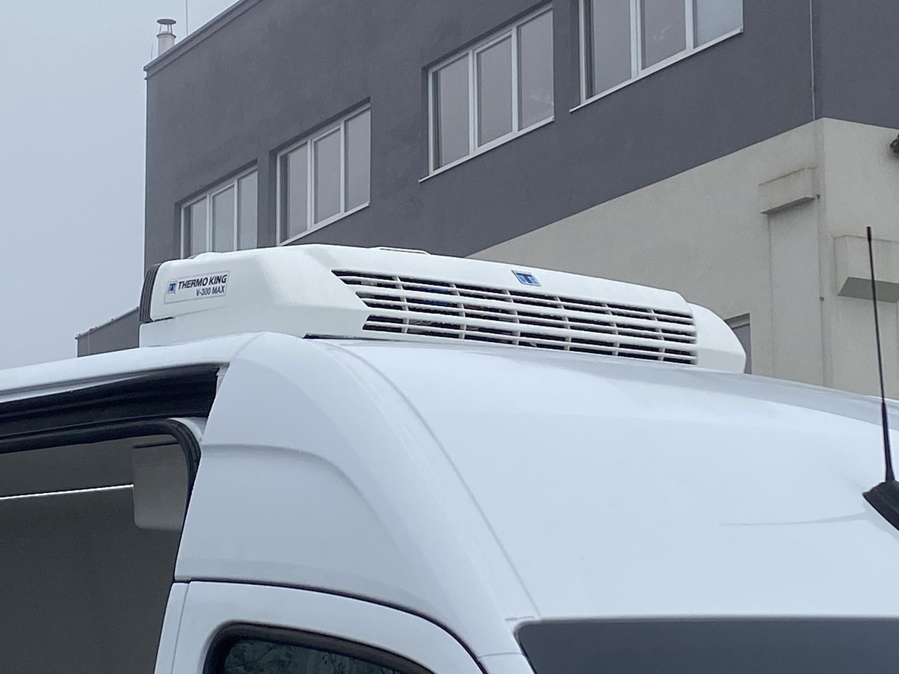MERCEDES-BENZ SPRINTER 317 CDI L4H3 170PS AUTOMATIK FRISCHDIENST + KONVEKTA FK 3022 12-220V - شاحنة مُبرّدة للتوصيل: صورة 5 MERCEDES-BENZ SPRINTER 317 CDI L4H3 170PS AUTOMATIK FRISCHDIENST + KONVEKTA FK 3022 12-220V - شاحنة مُبرّدة للتوصيل: صورة 5