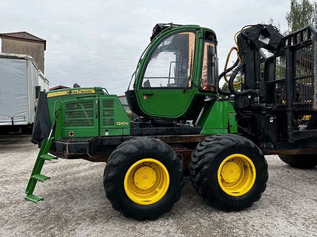 John Deere 1210E 10m CF710 KRAN John Deere 1210E 10m CF710 KRAN - حافلة الغابات: صورة 2 John Deere 1210E 10m CF710 KRAN John Deere 1210E 10m CF710 KRAN - حافلة الغابات: صورة 2