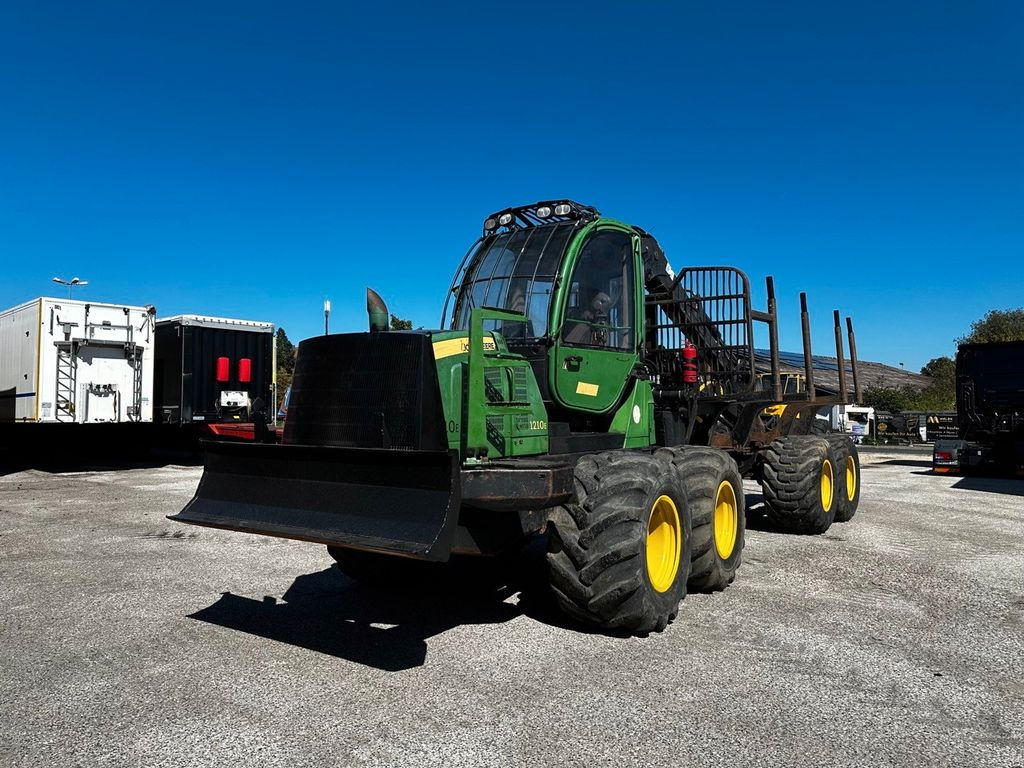 John Deere 1210E 10m CF710 KRAN - حافلة الغابات: صورة 1 John Deere 1210E 10m CF710 KRAN - حافلة الغابات: صورة 1