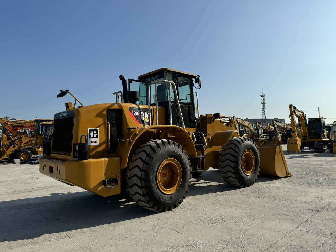 Caterpillar CAT 966 966H 966F 966G 6 Ton Used Wheel Loader and Similar Front Loaders Are Ready to Work - اللودر بعجل: صورة 5 Caterpillar CAT 966 966H 966F 966G 6 Ton Used Wheel Loader and Similar Front Loaders Are Ready to Work - اللودر بعجل: صورة 5