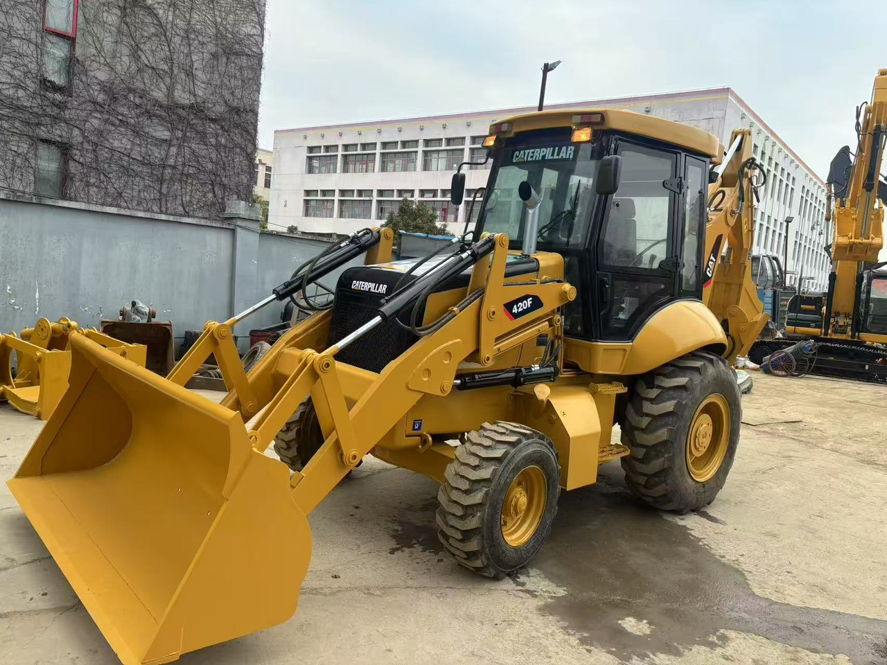 Caterpillar New Or Used CAT 420 Backhoe Loader CAT 420 420F JCB 3CX 4CX Backhoe Loaders in Good Quality - جرافة حفار: صورة 1 Caterpillar New Or Used CAT 420 Backhoe Loader CAT 420 420F JCB 3CX 4CX Backhoe Loaders in Good Quality - جرافة حفار: صورة 1