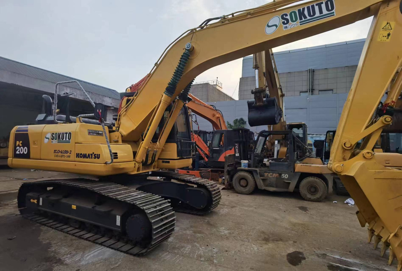 Komatsu PC200 PC210 PC220 Used Excavator in Excellent Work Condition - حفار زحاف: صورة 4 Komatsu PC200 PC210 PC220 Used Excavator in Excellent Work Condition - حفار زحاف: صورة 4