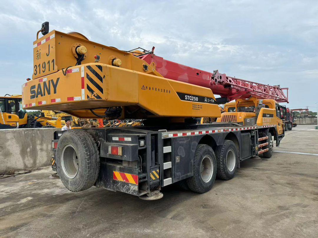 Sany 25 Ton Used Truck Crane 50 Ton 70 Ton 80 Ton 100 Ton 120 Ton 200 Ton 220Ton 240 Ton 300 Ton XCMG Zoomlion Liebherr Tadano Truck Crane - موبايل كرين: صورة 1 Sany 25 Ton Used Truck Crane 50 Ton 70 Ton 80 Ton 100 Ton 120 Ton 200 Ton 220Ton 240 Ton 300 Ton XCMG Zoomlion Liebherr Tadano Truck Crane - موبايل كرين: صورة 1