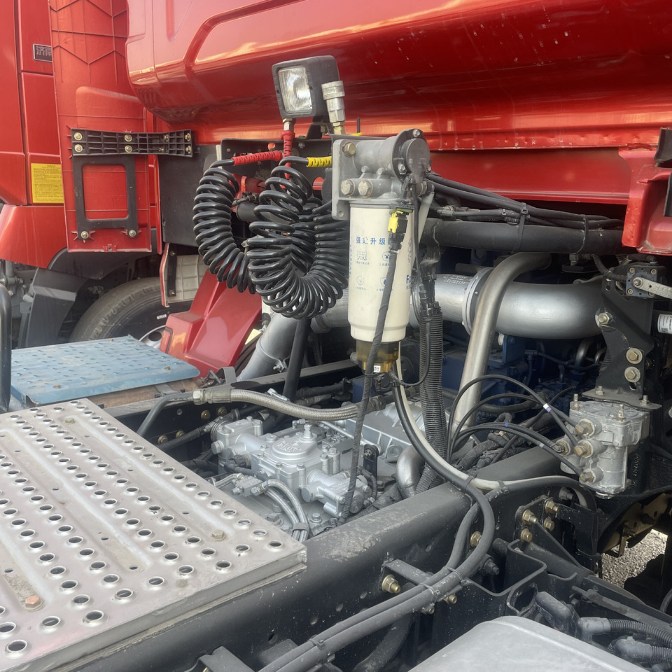 وحدة جر Shacman Slightly Used X3000 X5000 (6*4) Semi Truck Head Tractor Head Tipper Head: صورة 10