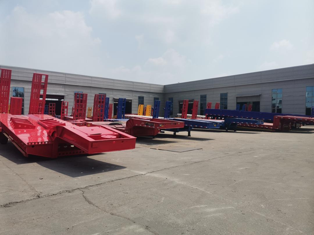 ZHICHENG SEMI FLAT BED LOW BED IN VARIOUS AND SIZE ( USED OR NEW CONDITION) - عربة منخفضة مسطحة نصف مقطورة: صورة 3 ZHICHENG SEMI FLAT BED LOW BED IN VARIOUS AND SIZE ( USED OR NEW CONDITION) - عربة منخفضة مسطحة نصف مقطورة: صورة 3