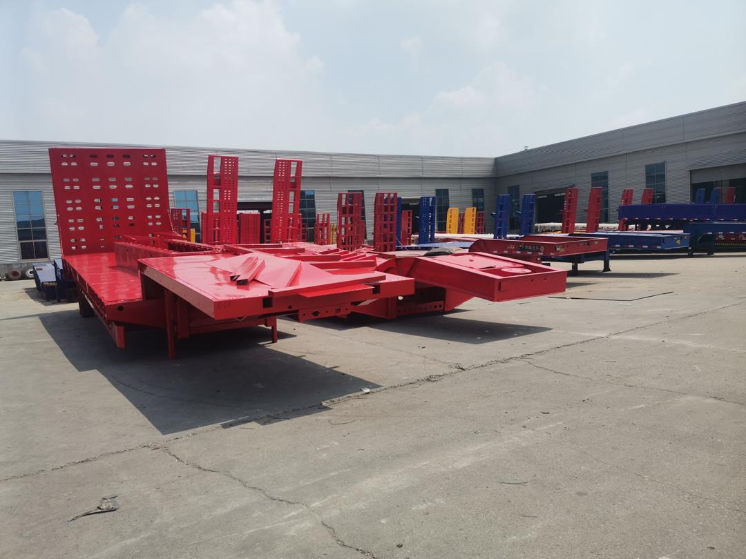 ZHICHENG Semni Flat Bed Low Bed Floater with 3 Axles 4 Axles New or Used 12M 13.75M In High Quality - عربة منخفضة مسطحة نصف مقطورة: صورة 2 ZHICHENG Semni Flat Bed Low Bed Floater with 3 Axles 4 Axles New or Used 12M 13.75M In High Quality - عربة منخفضة مسطحة نصف مقطورة: صورة 2