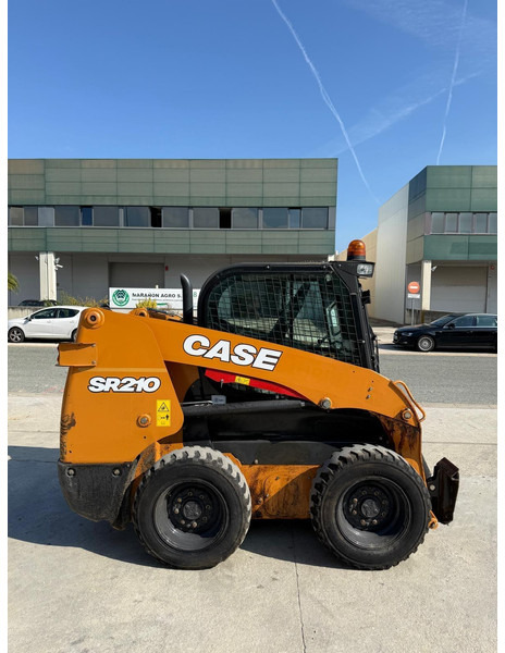 Case SR210 - اللودر بعجل: صورة 4 Case SR210 - اللودر بعجل: صورة 4