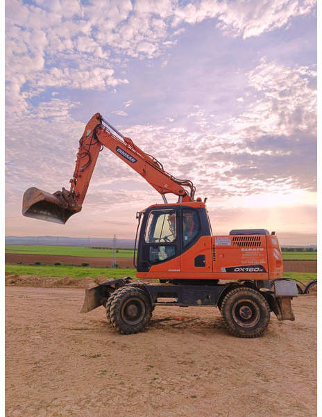 Doosan DX140W-3 *coming soon* - حفارة دولاب: صورة 1 Doosan DX140W-3 *coming soon* - حفارة دولاب: صورة 1