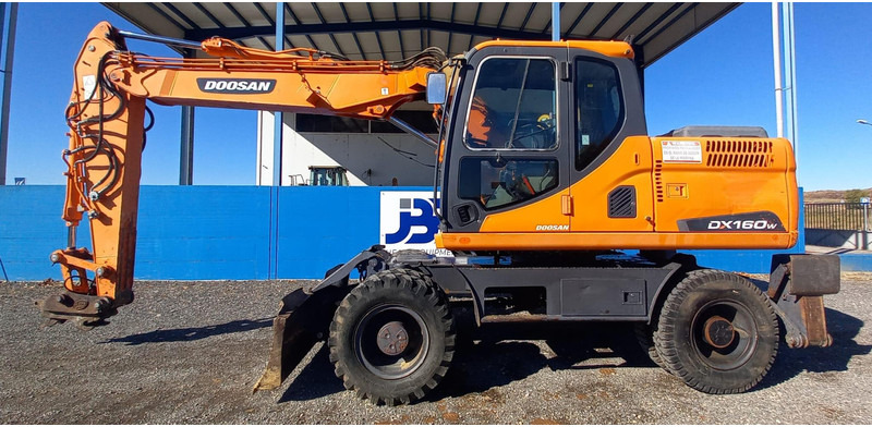Doosan DX140W-3 - حفارة دولاب: صورة 1 Doosan DX140W-3 - حفارة دولاب: صورة 1