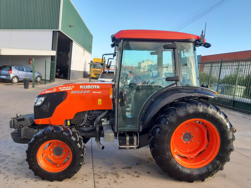 Kubota M8540 - جرار: صورة 1 Kubota M8540 - جرار: صورة 1