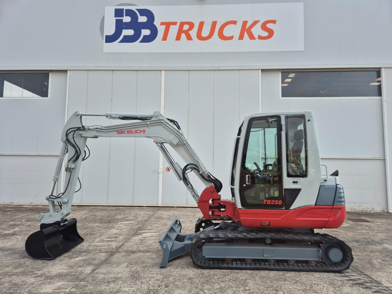 Takeuchi TB250 - حفارة مُصَّغرة: صورة 1 Takeuchi TB250 - حفارة مُصَّغرة: صورة 1