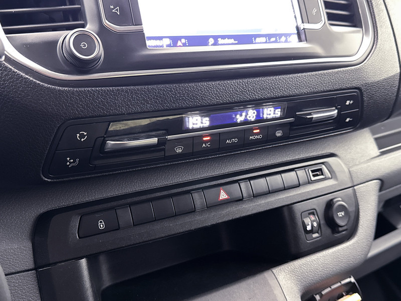 Interior photo 1: فان المدمجة, الشاحنات الصغيرة كابينة مزدوجة Peugeot Expert 2.0 BlueHDI 120 Long Premium Dubbele Cabine Trekhaak Navigatie Achteruitrijcamera