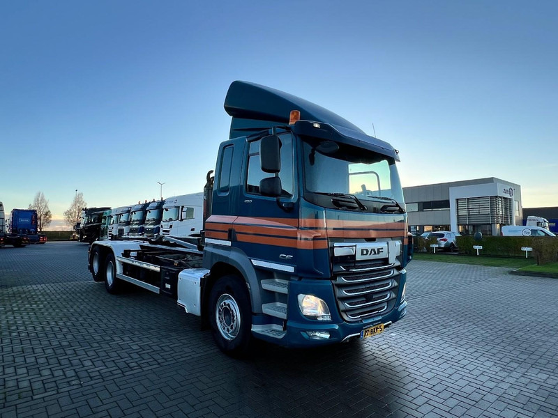 DAF CF85 6x2 containersysteem Only 350.000km / HIAB XR 26S Haakarmsyteem - شاحنة ذات خطاف: صورة 3 DAF CF85 6x2 containersysteem Only 350.000km / HIAB XR 26S Haakarmsyteem - شاحنة ذات خطاف: صورة 3