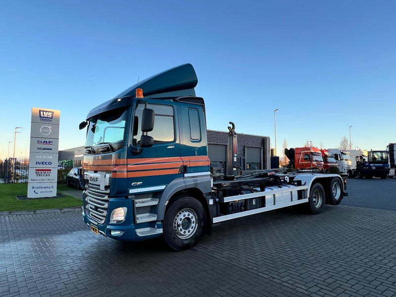 DAF CF85 6x2 containersysteem Only 350.000km / HIAB XR 26S Haakarmsyteem - شاحنة ذات خطاف: صورة 1 DAF CF85 6x2 containersysteem Only 350.000km / HIAB XR 26S Haakarmsyteem - شاحنة ذات خطاف: صورة 1