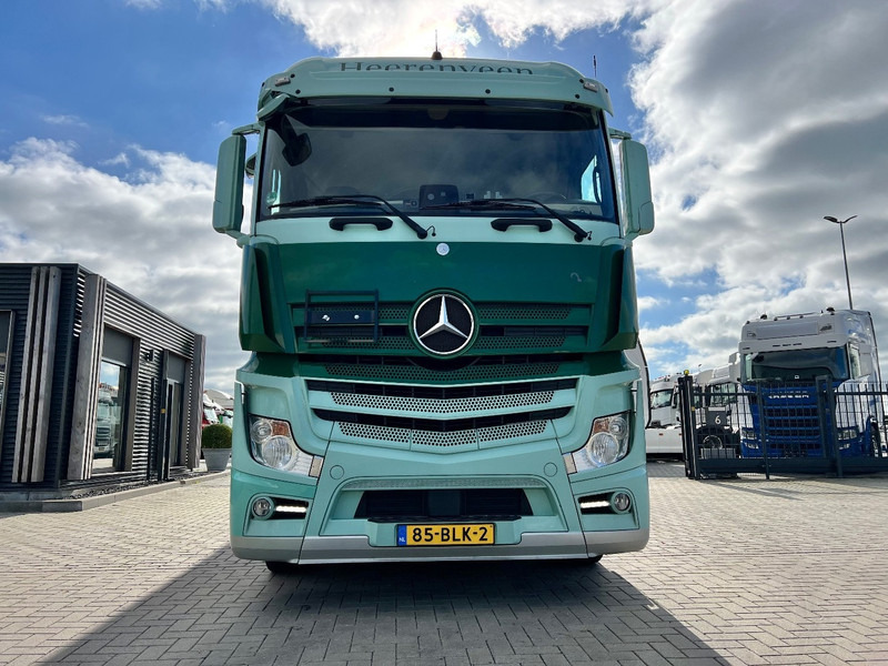 Mercedes-Benz Actros 2745 6x2 bakwagen Schuifzeilen - شاحنة ستارة: صورة 2 Mercedes-Benz Actros 2745 6x2 bakwagen Schuifzeilen - شاحنة ستارة: صورة 2