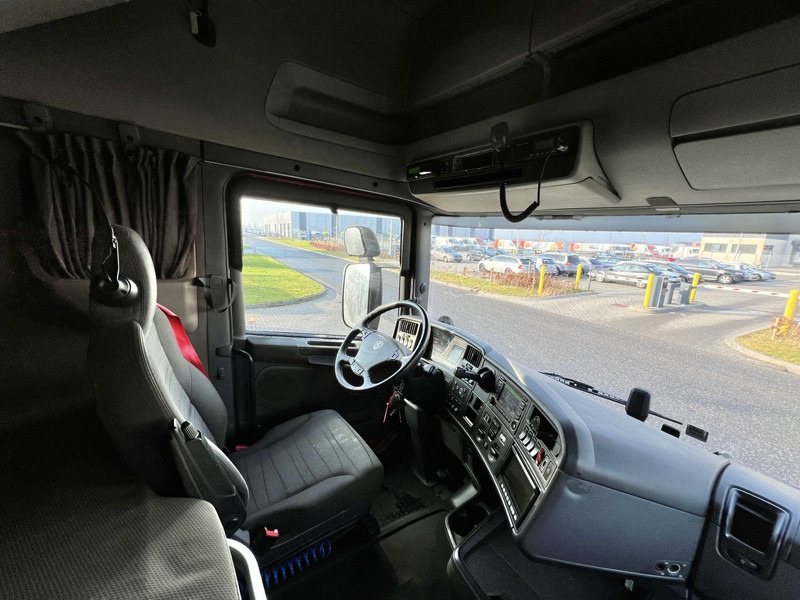 Interior photo 2: وحدة جر Scania R490 6x2 Topline Trekker Retarder / Full Air