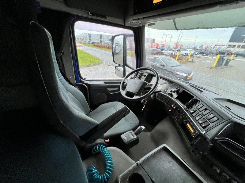 Interior photo 1: وحدة جر Volvo FM 370 4x2 trekker Globetrotter / Euro 5 /NEW TUV