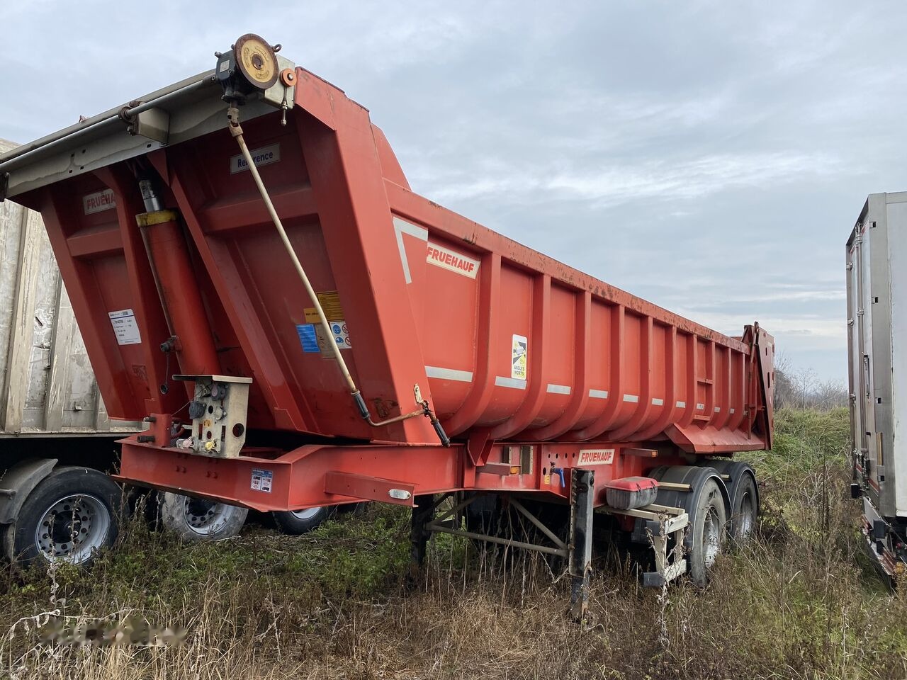 Fruehauf Semiremorca basculabila Aluminiu Agregate PV 6.28 T /// 2 PIECE - قلابة نصف مقطورة نصف مقطورة قلابة: صورة 1 Fruehauf Semiremorca basculabila Aluminiu Agregate PV 6.28 T /// 2 PIECE - قلابة نصف مقطورة نصف مقطورة قلابة: صورة 1