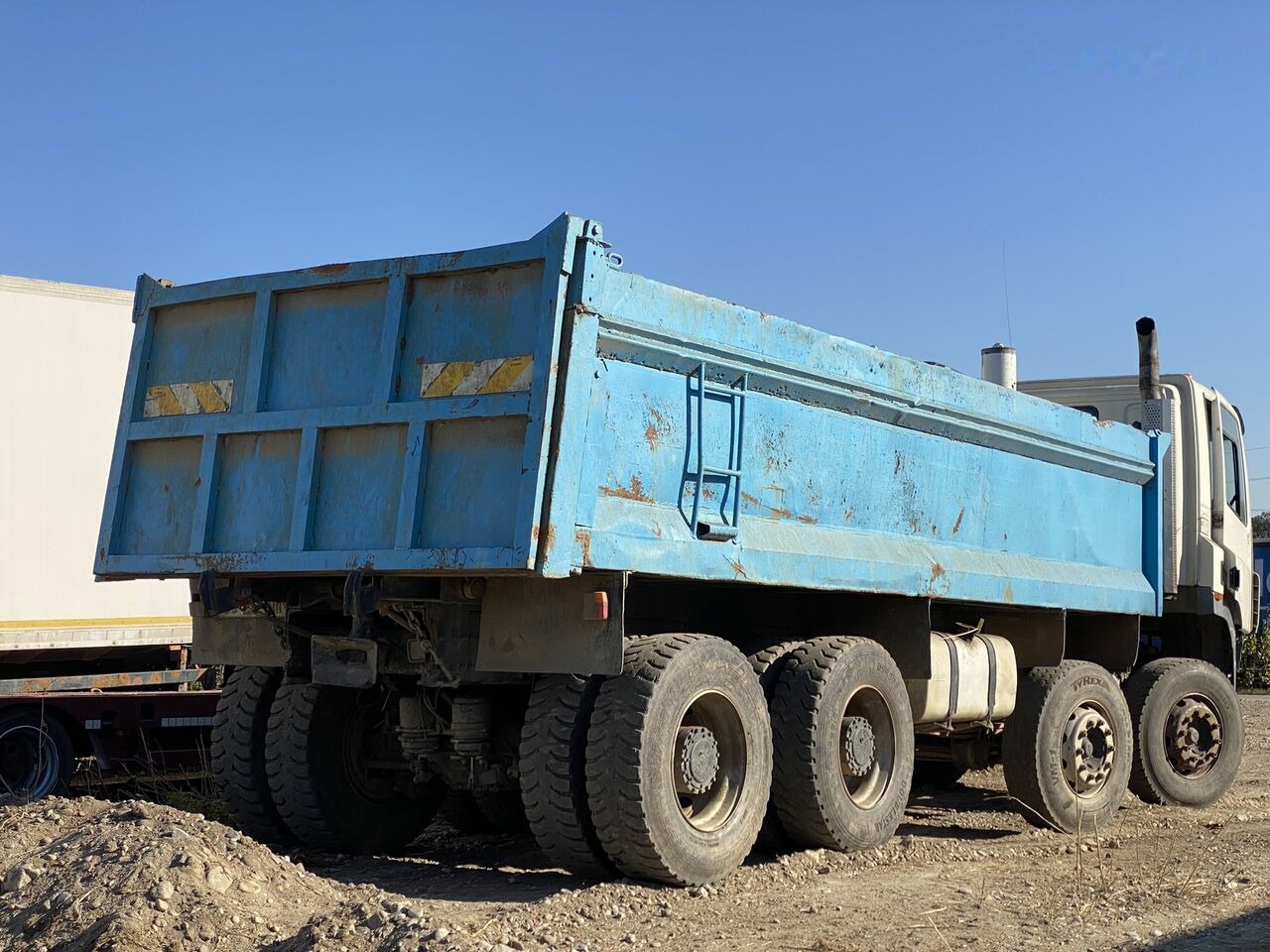 صنوق قلاب Hardox Bena basculabila cu semisasiu 7m : 8x4: صورة 9