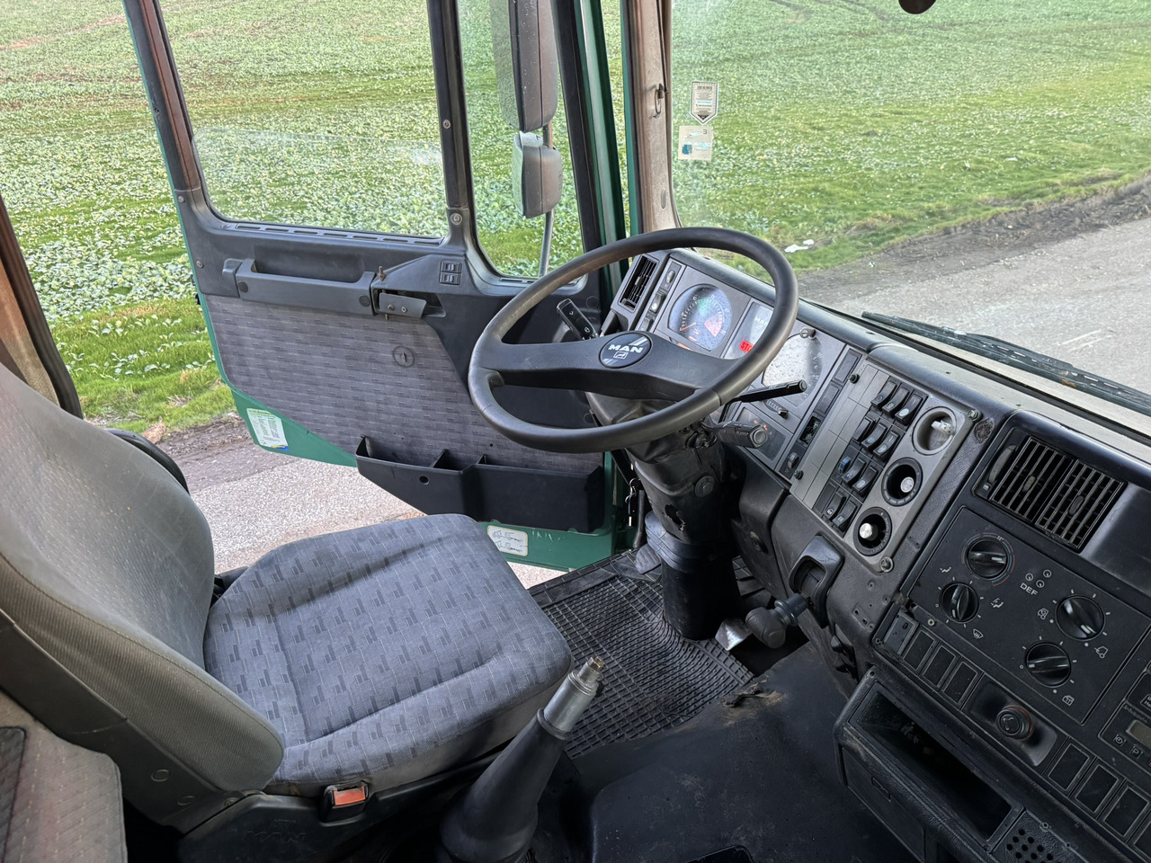 MAN 26 414 6x4 KIPPER L2000 Euro3 Manual Injection Pomp - شاحنة: صورة 2 MAN 26 414 6x4 KIPPER L2000 Euro3 Manual Injection Pomp - شاحنة: صورة 2