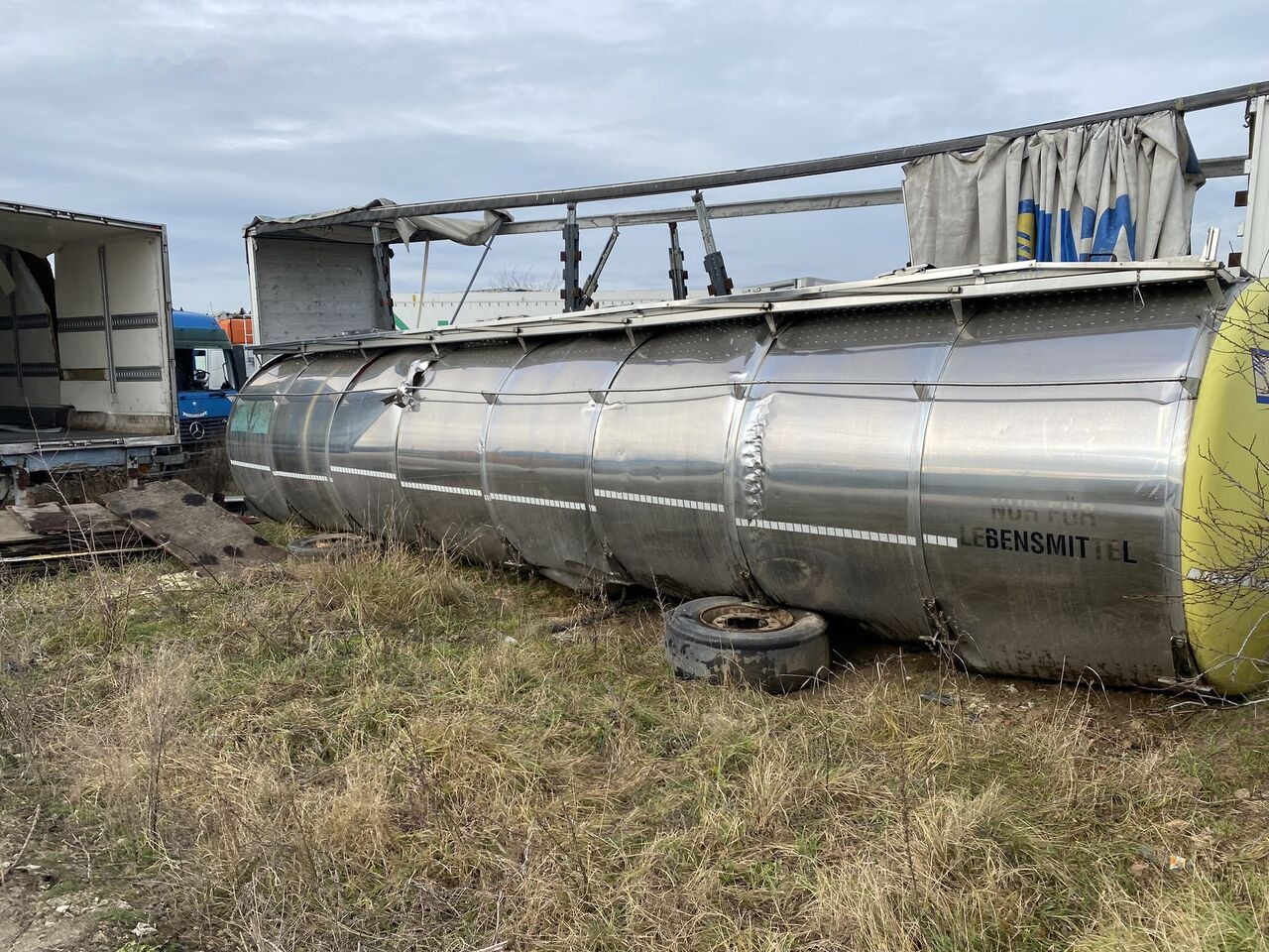 Magyar REZERVOR CISTERNA INOX ALIMENTAR in stare buna - صهريج حاوية: صورة 1 Magyar REZERVOR CISTERNA INOX ALIMENTAR in stare buna - صهريج حاوية: صورة 1