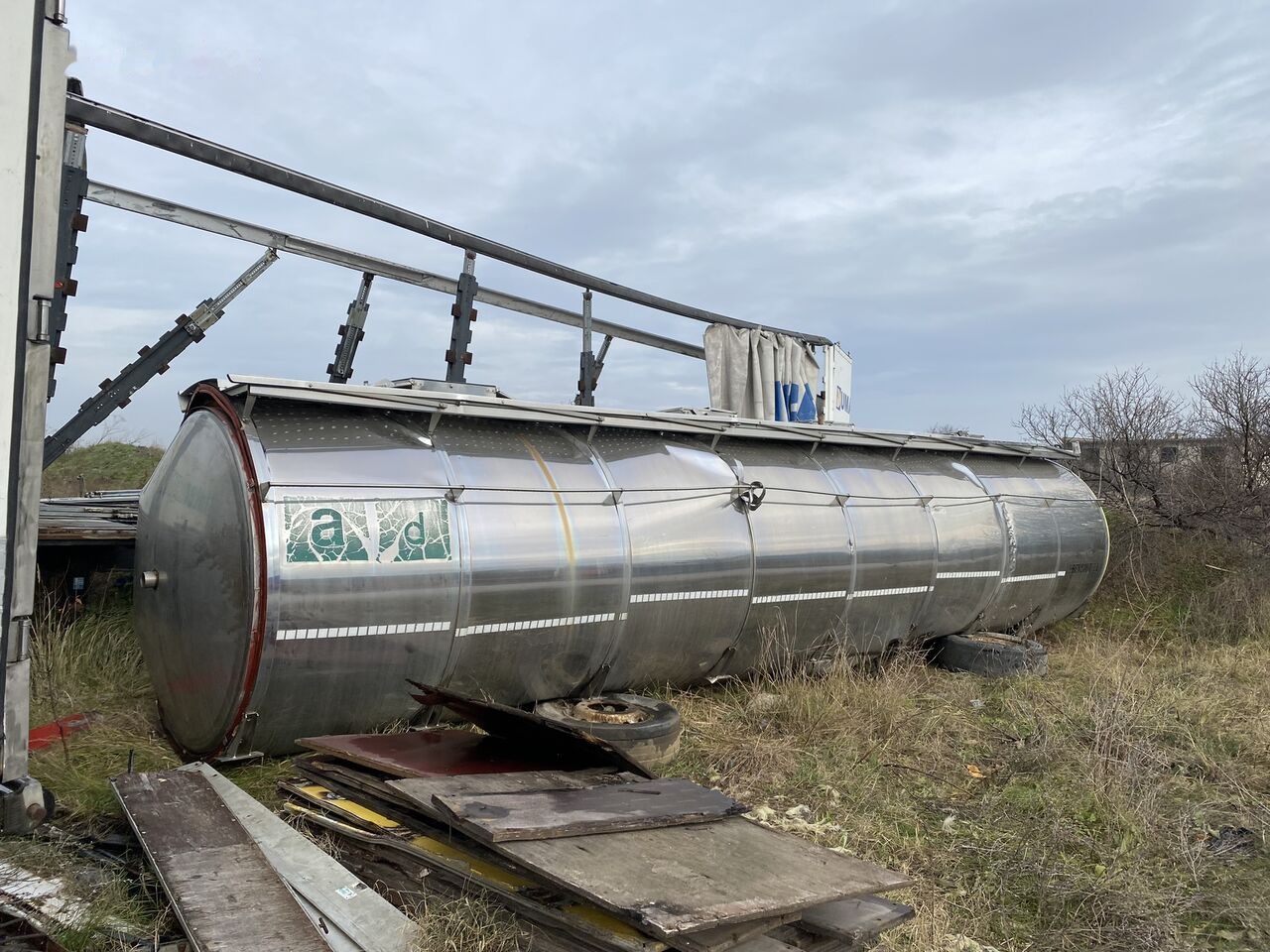 Magyar REZERVOR CISTERNA INOX ALIMENTAR in stare buna - صهريج حاوية: صورة 2 Magyar REZERVOR CISTERNA INOX ALIMENTAR in stare buna - صهريج حاوية: صورة 2