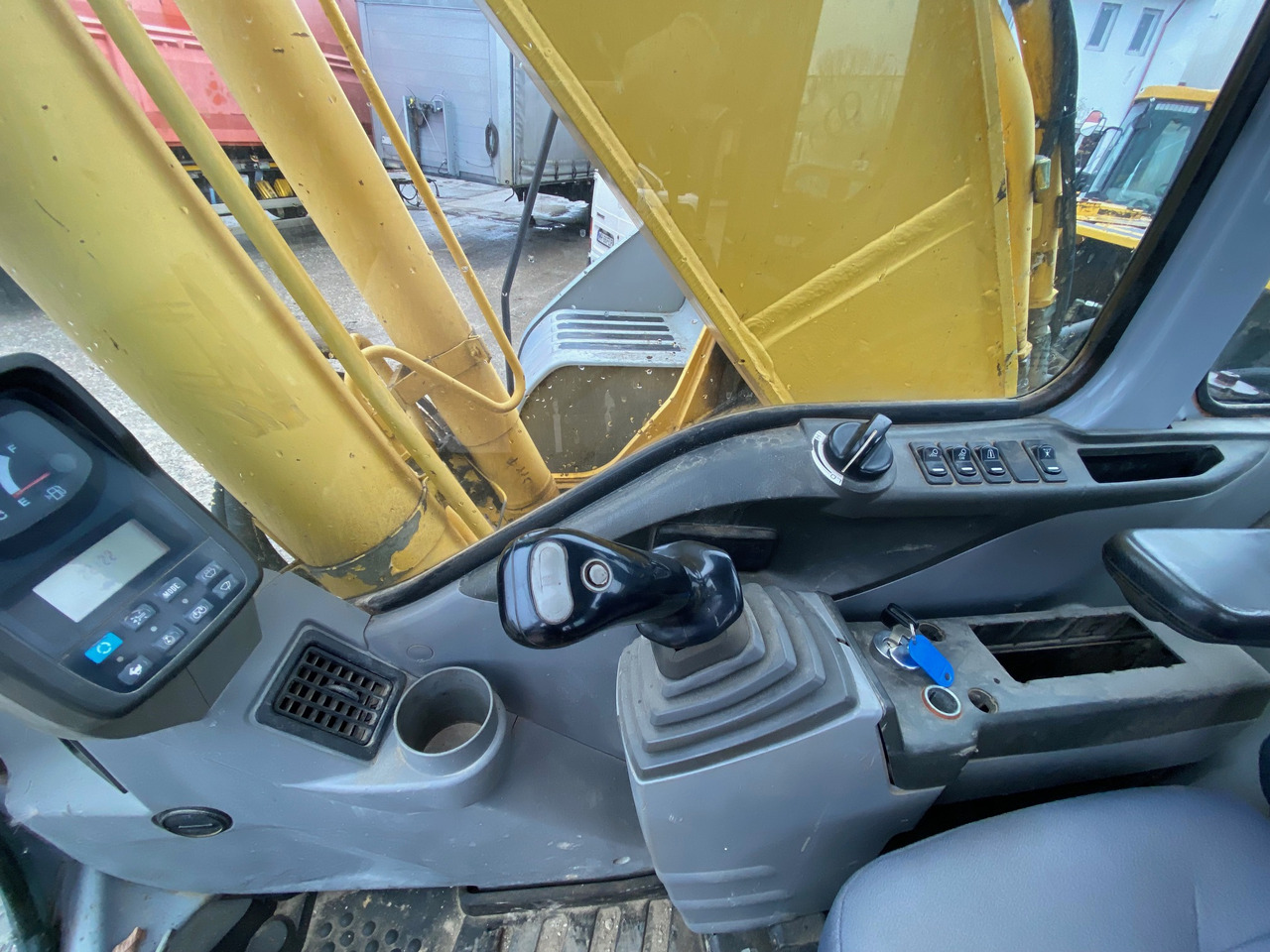 New Holland Kobelco E 215 22 T Klima - حفار زحاف: صورة 4 New Holland Kobelco E 215 22 T Klima - حفار زحاف: صورة 4