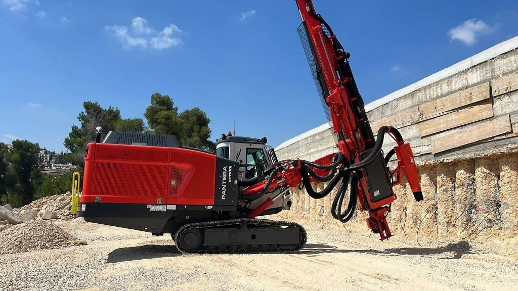 Sandvik DP 1100 i - برج الحفر: صورة 1 Sandvik DP 1100 i - برج الحفر: صورة 1