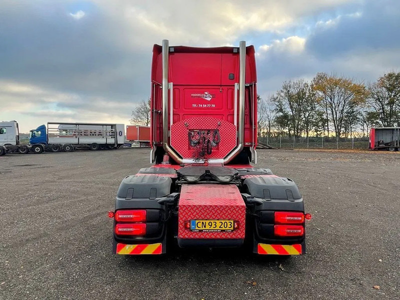 DAF XF 530 Twensteer Special interior. Full Air suspension Hydr. system - وحدة جر: صورة 4 DAF XF 530 Twensteer Special interior. Full Air suspension Hydr. system - وحدة جر: صورة 4